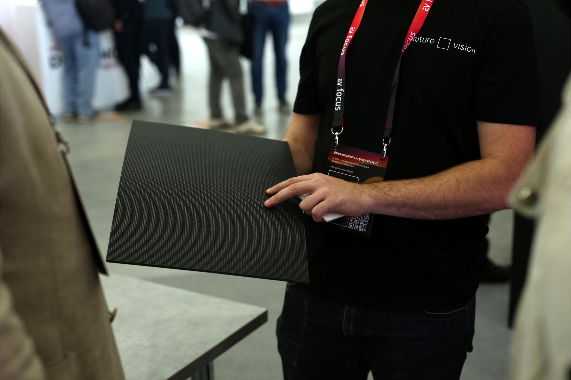 Новинка для креативных решений – гибкий светодиодный модуль с хабом Р2.5 мм